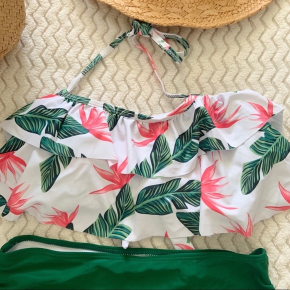 🦋 3/$15 Tropical Leaf Print Ruffle Halter Hi Waist Bottom - Picture 7 of 9